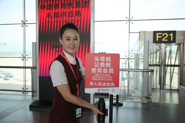 王怡：用心、用情、用愛工作的國航重慶地服人